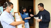 BRI juga bersinergi dengan Himpunan Bank Negara (HIMBARA) dan Kimia Farma melakukan sosialisasi dengan mengajak masyarakat menjaga kesehatan dan kebersihan lingkungan.