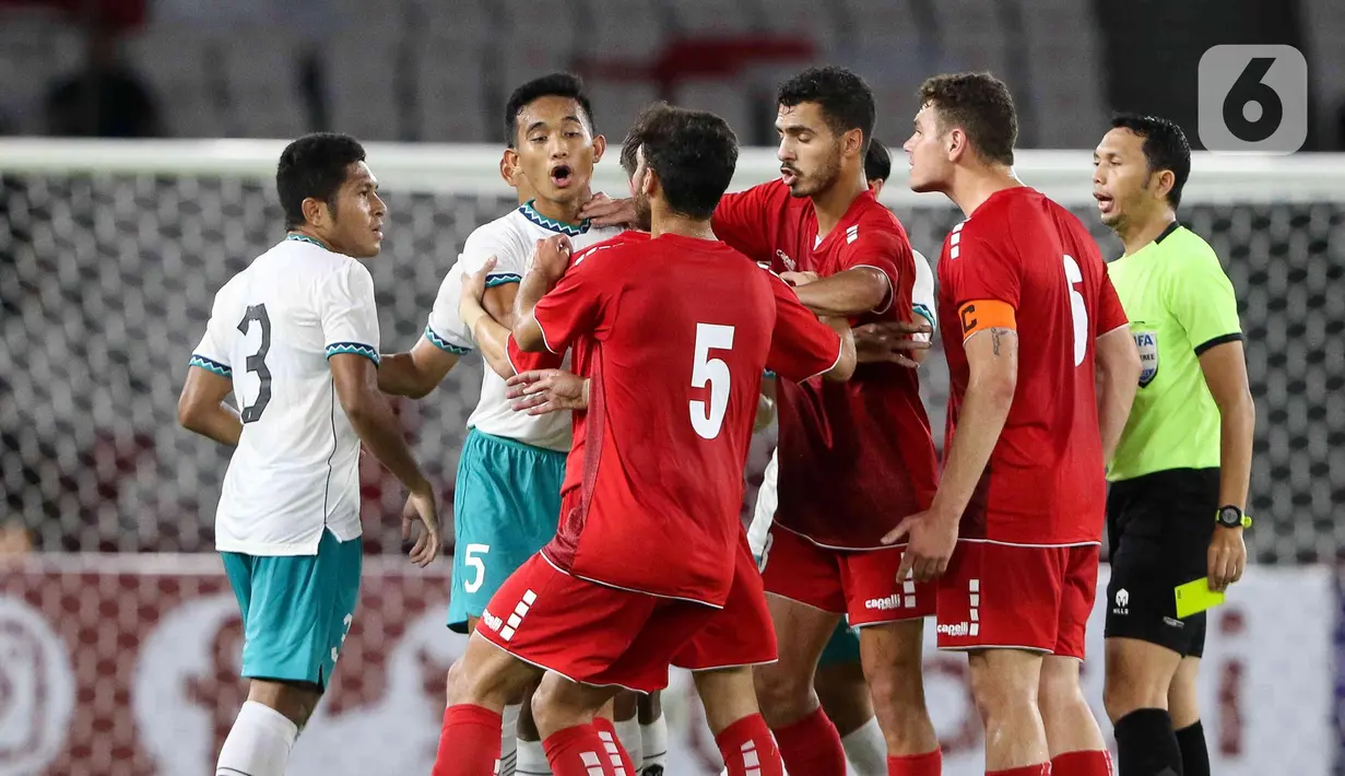 Meski beberapa kali timnas Lebanon U-22 meningkatkan tempo permainan namun anak-anak asuh Indra Sjafri berhasil meredam. (Liputan6.com/Herman Zakharia)