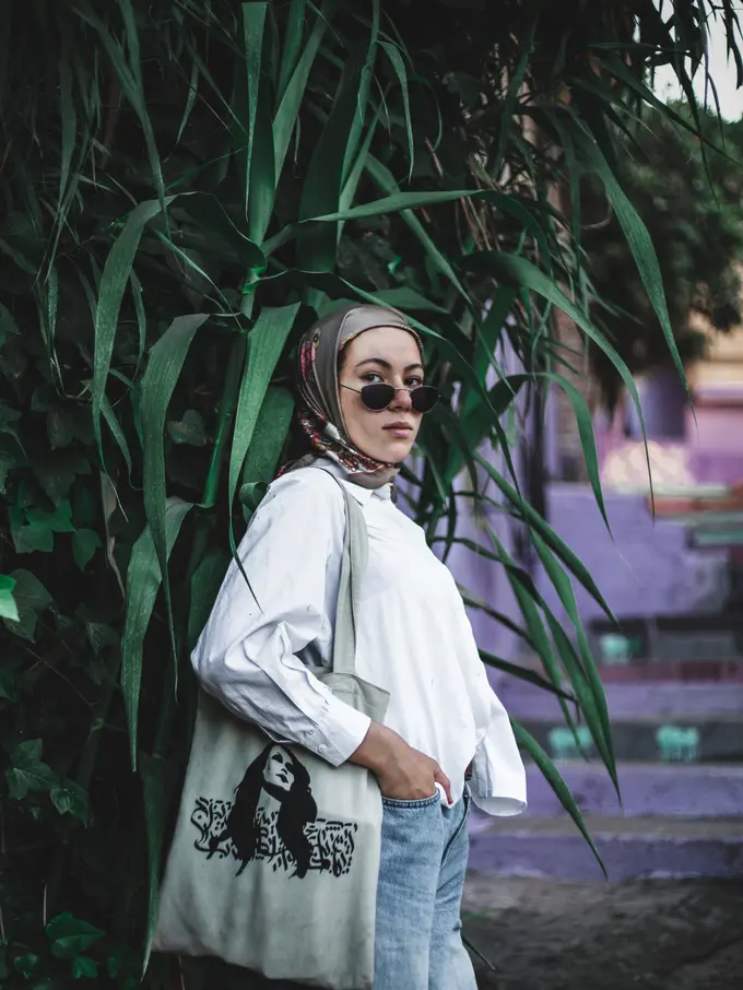 Contoh ilustrasi perempuan berhijab