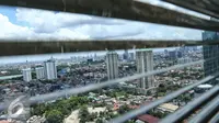 Deretan gedung bertingkat terlihat mulai memadati ibukota Jakarta, Sabtu, (1/10). Akibat pertumbuhan gedung yang pesat, lahan ruang terbuka hijau semakin sempit.  (Liputan6.com/Fery Pradolo)