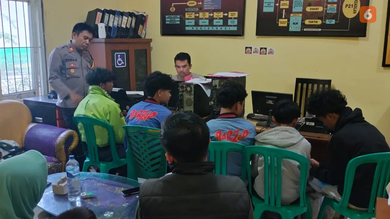 Geng motor pelajar saat diamankan Polsek Cibeureum Polres Sukabumi Kota diamankan diduga hendak tawuran. (Liputan6.com/Istimewa).