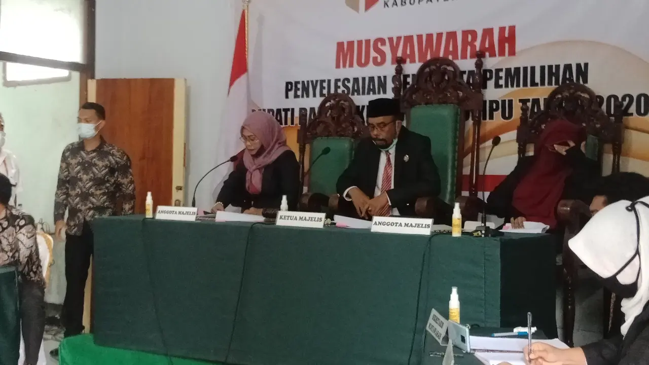 Bawaslu Kabupaten Dompu, Nusa Tenggara Barat akhirnya mengabulkan semua permohonan yang dimohonkan bakal pasangan calon Bupati dan Wakil Bupati Dompu Syaifurrahman Salman – Ika Rizky Veryani (SUKA).