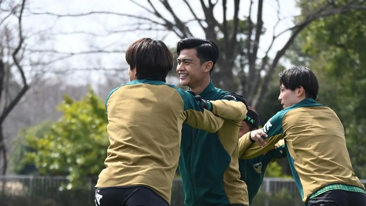 7 Potret Latihan Perdana Pratama Arhan di Tokyo Verdy, Jadi Sorotan