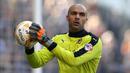 Carl Ikeme. Memperkuat Wolverhampton mulai 2012/2013, pada 2018 ia harus gantung sepatu akibat terserang kanker sejak 2017. Klub memberinya apresiasi setelah ia secara luar biasa dinyatakan sembuh. Mulai musim 2018/2019 klub memensiunkan jersey bernomor 1 yang dikenakannya. (Foto: wolvees.co.uk)