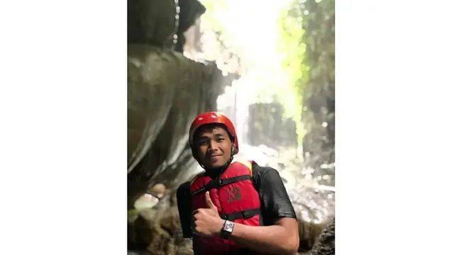 5 Gaya Bagas Adi Nugroho saat Liburan di Alam Bebas, Lepas Penat