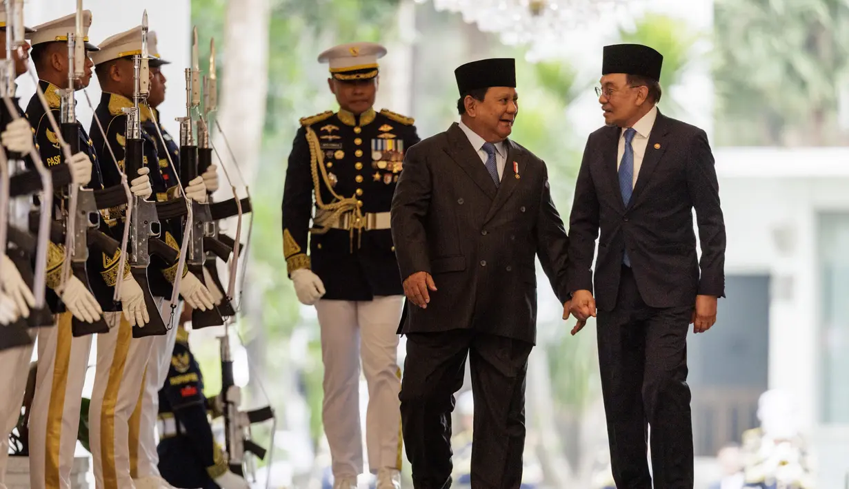 Diketahui, pertemuan tahun ini menandai komitmen kedua negara untuk memperkuat hubungan bilateral di berbagai bidang, mulai dari ekonomi, keamanan kawasan, pendidikan, hingga perlindungan pekerja migran. (Yasuyoshi CHIBA/AFP)