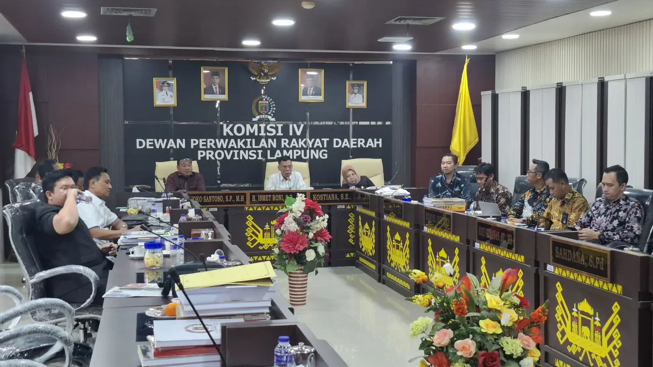 RDP Komisi IV DPRD Lampung bersama PLN UID Lampung mengenai pemadaman listrik yang terjadi 2 hari, hingga banyak merugikan warga. Foto : (Liputan6.com/Ardi).