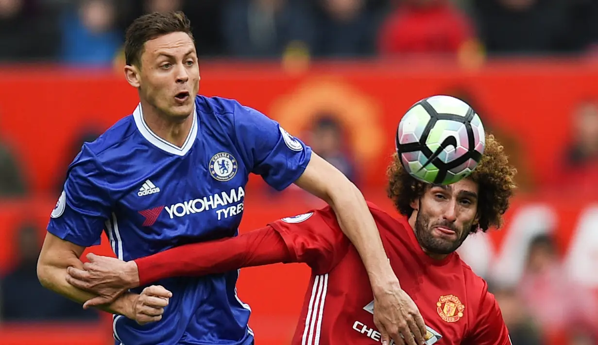 Nemanja Matic. Gelandang bertahan Serbia beruia 34 tahun yang baru bergabung dengan AS Roma pada awal musim 2022/2023 ini sebelumnya pernah membela Chelsea selama 3,5 musim setelah didatangkan dari Benfica pada tengah musim 2013/2014 dengan nilai transfer 25 juta euro. Bertahan hingga akhir musim 2016/2017 ia total tampil dalam 151 laga di semua ajang dengan torehan 7 gol dan 9 assist. Sebelumnya ia juga pernah begabung denngan Chelsea selama satu musim pada 2009/2010 setelah didatangkan dari MFK Kosice namun hanya bermain amat minim dalam 2 laga saja. (AFP/Oli Scarff)