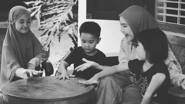 [Fimela] Zaskia Adya Mecca