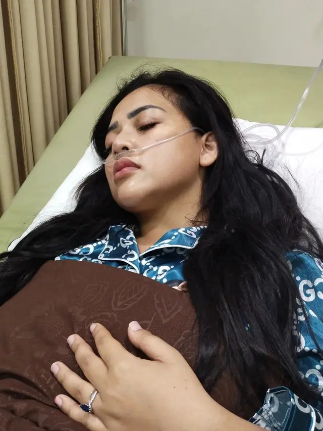 Dilarikan Ke Rumah Sakit, Ini 6 Potret Keadaan Clara Gopa Terkini