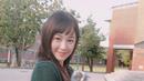 Kali ini, Lee Da In memberikan poni pada rambut panjang lurusnya. [@xx_dain].