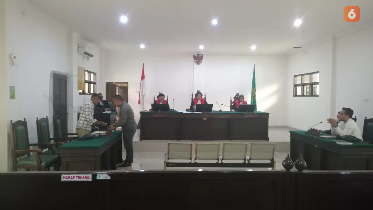 Sidang gugatan perbuatan melawan hukum yang diajukan oleh Kader Partai Gerindra di Kabupaten Pangkep, Sulsel terhadap Ketua DPP Gerindra Prabowo Subianto cs berlangsung di Pengadilan Negeri Pangkep, Senin 5 Juni 2023 (Liputan6.com/ Eka Hakim)