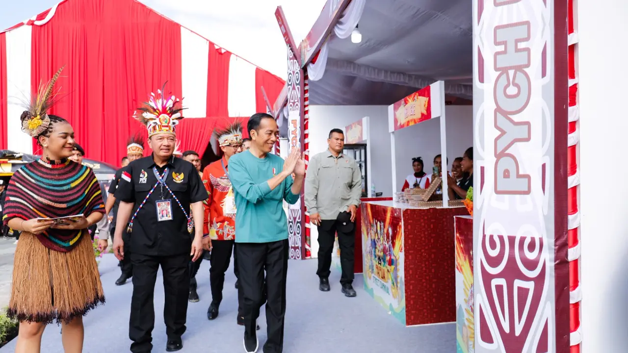 Presiden Joko Widodo (Jokowi) resmi membuka Papua Street Carnival