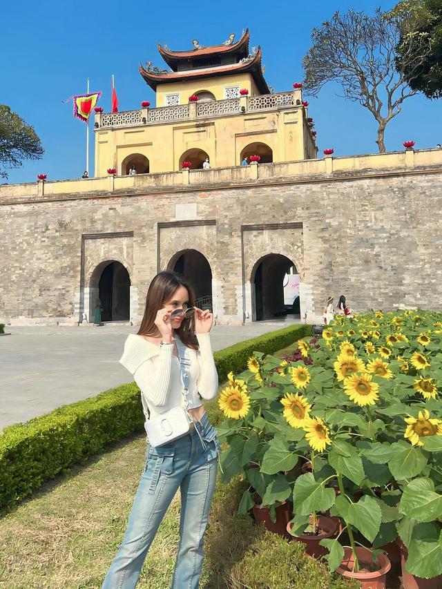 8 Potret Liburan Cinta Laura di Vietnam, Pamer Kemesraan dengan Arya Vasco