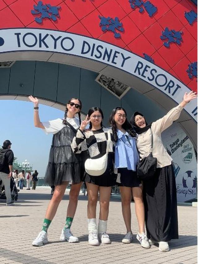 6 Potret Yuki Kato Bareng Reina dan Sakura, Dua Adiknya yang Keturunan Jepang