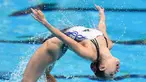 Perenang indah Jepang, Adachi Yumi, sedang beraksi di nomor Mixed Duet Technical Kejuaraan Dunia Akuatik 2015 di Kazan, Rusia. (25/7/2015). (AFP PHOTO/Christophe Simon)