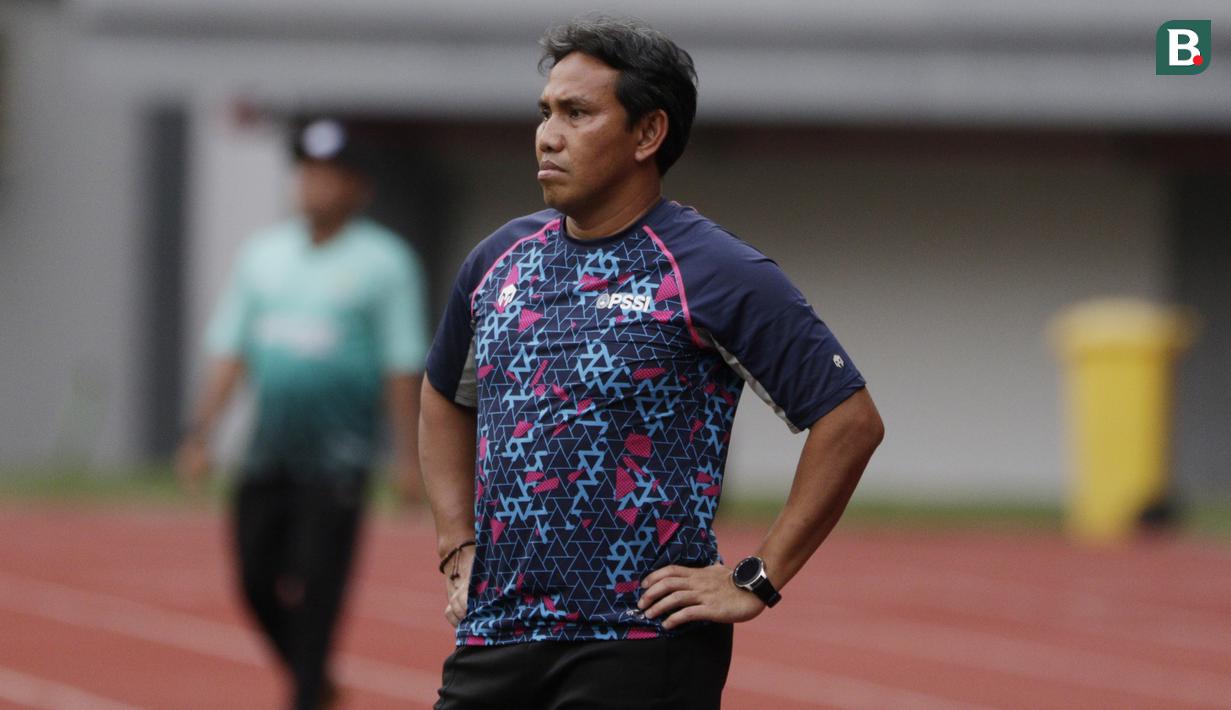 Setelah dua tahun menyerap ilmu Luis Milla, pada tahun 2019 Bima Sakti pun ditunjuk PSSI untuk menjadi pelatih Timnas Indonesia U-16. (Bola.com/M Iqbal Ichsan)