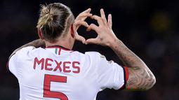 Philippe Mexes memutuskan untuk pensiun di AC Milan pada akhir musim 2015/2016. Mexes mengakhiri kariernya dalam dunia sepak bola saat menginjak usia 36 tahun. (AFP/Alberto Lingria)