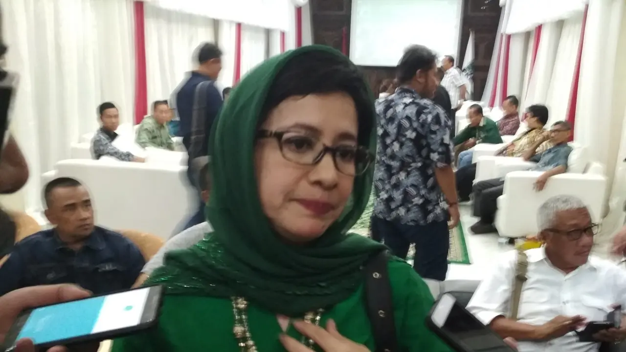 Politikus Partai Golkar Nurul Arifin tampak sumringah di kantor DPP PKB di Raden Saleh, Jakarta Pusat