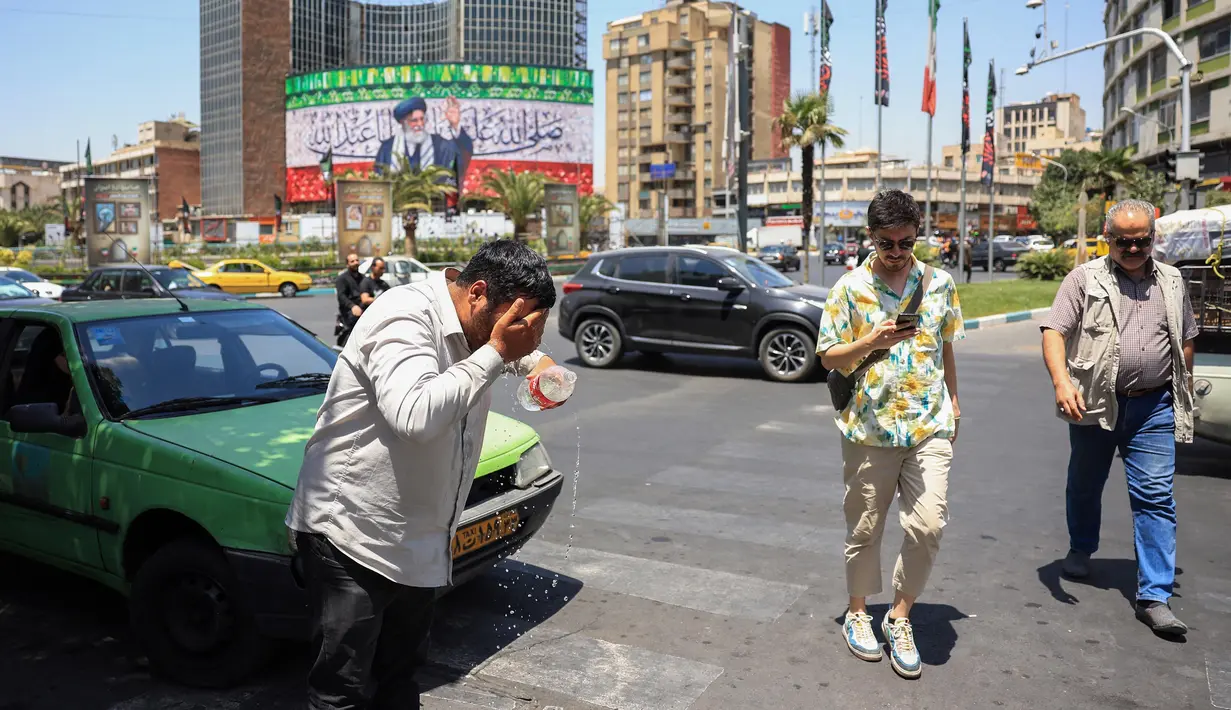 Gelombang panas yang berkepanjangan telah memicu kekurangan air dan listrik di berbagai wilayah Iran. (Foto oleh AFP)