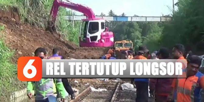 PT KAI Bersihkan Material Longsor yang Tutupi Jalur Rel di Bogor