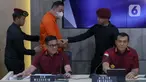 Buronan interpol berinisial LQ asal China dihadirkan pada konferensi pers Penangkapan Buronan Internasional di Dirjen Imigrasi, Jakarta, Kamis (10/10/2024). (Liputan6.com/Herman Zakharia)