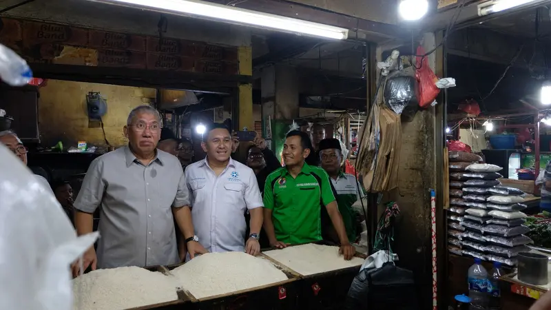 Direktur Utama Perum Bulog Bayu Krisnamurthi mengatakan, Bulog memantau ketersediaan beras di pasar tradisional di Jakarta. (Dok Bulog)