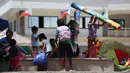 Warga berlindung di lapangan balai kota, Provinsi Sarangani, Filipina, Rabu 10 Juni 2026. (AP Photo/Basilio Sepe)