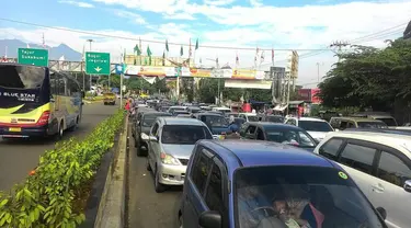 Satlantas Polres Bogor putuskan untuk berlakukan lalu lintas satu arah untuk mengurai kemacetan. 