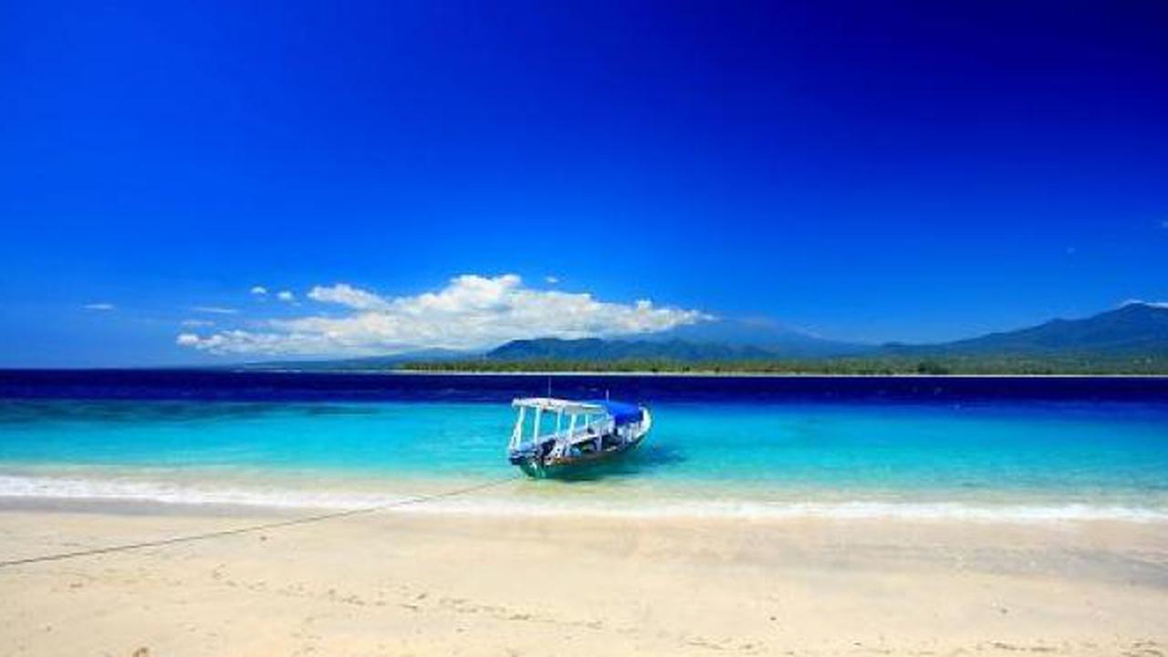 Pantai Dugong Trikora