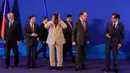 Dalam kunjungan tersebut, Presiden Prabowo dijadwalkan membahas penguatan kerja sama antarnegara ASEAN, termasuk upaya menghadapi dinamika global saat ini. Tampak dalam foto, Presiden Bank Pembangunan Asia Masato Kanda, Sultan Brunei Hassanal Bolkiah, Presiden Indonesia Prabowo Subianto, Perdana Menteri Malaysia Anwar Ibrahim dan Presiden Filipina Ferdinand Marcos Jr., (depan kiri ke kanan) bersiap untuk meninggalkan panggung setelah sesi foto bersama selama KTT Khusus Brunei Darussalam-Indonesia-Malaysia-Filipina Kawasan Pertumbuhan ASEAN Timur (BIMP-EAGA) di sela-sela KTT ke-48 Perhimpunan Bangsa-Bangsa Asia Tenggara (ASEAN) di Cebu, Filipina, Kamis 7 Mei 2026. (Rolex DELA PENA/POOL/AFP)
