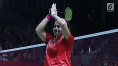 Atlet para bulutangkis tunggal putri Indonesia, Oktila Laeni Ratri usai laga final tunggal putri SL 4 Asian Para Games 2018 melawan Cheng Hefang (China) di Istora GBK, Jakarta, Jumat (12/10). Oktila Laeni Ratri kalah 1-2. (Liputan6.com/Helmi Fithriansyah)