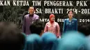 Gubernur DKI Jakarta Basuki Tjahaja Purnama, Ketua Umum Tim Penggerak PKK Erni Guntarti Tjahjo Kumolo, Ketua Tim Penggerak PKK DKI 2014-2017 yang juga istri Basuki, Veronica Tan, di Balaikota, Kamis (4/12/2014). (Liputan6.com/Faizal Fanani)