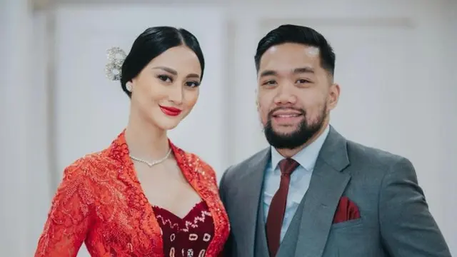 6 Potret Puteri Indonesia Ayu Maulida Berkebaya Merah saat Menikah secara Sipil di Swiss