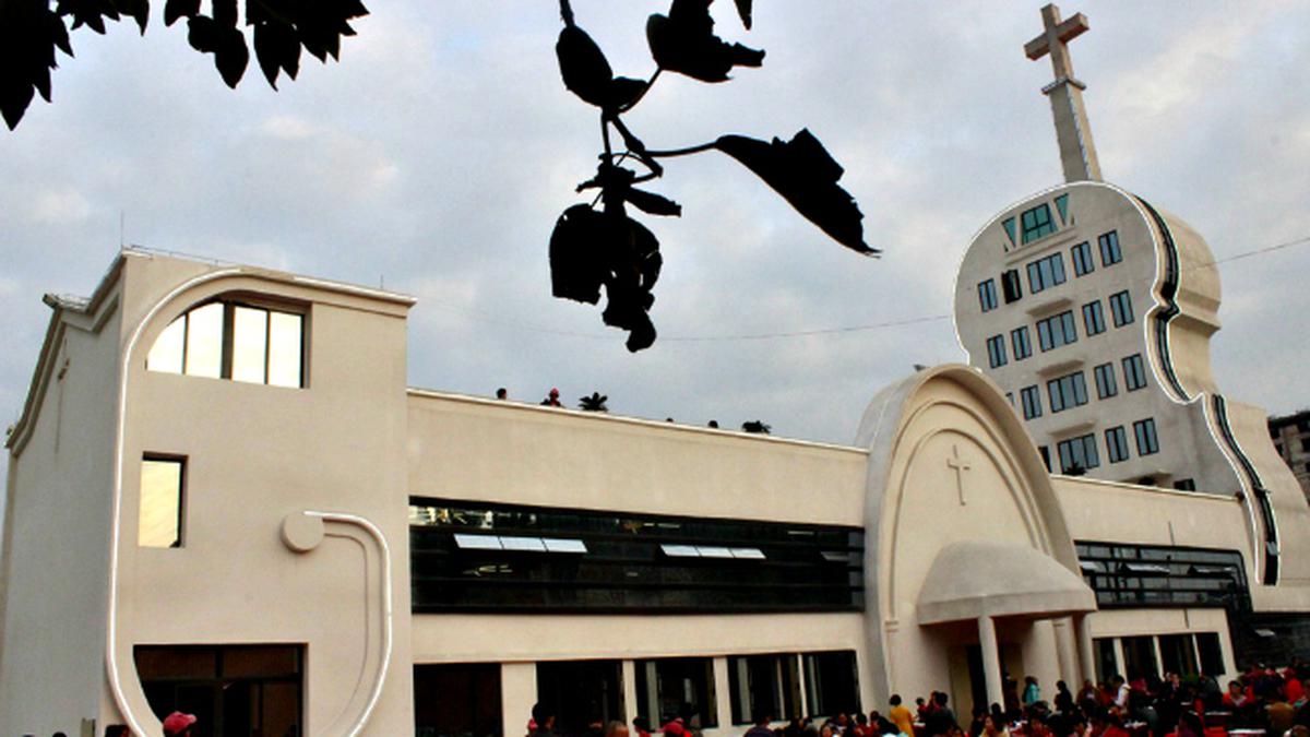 Unik, Gedung Gereja Berbentuk Biola Raksasa