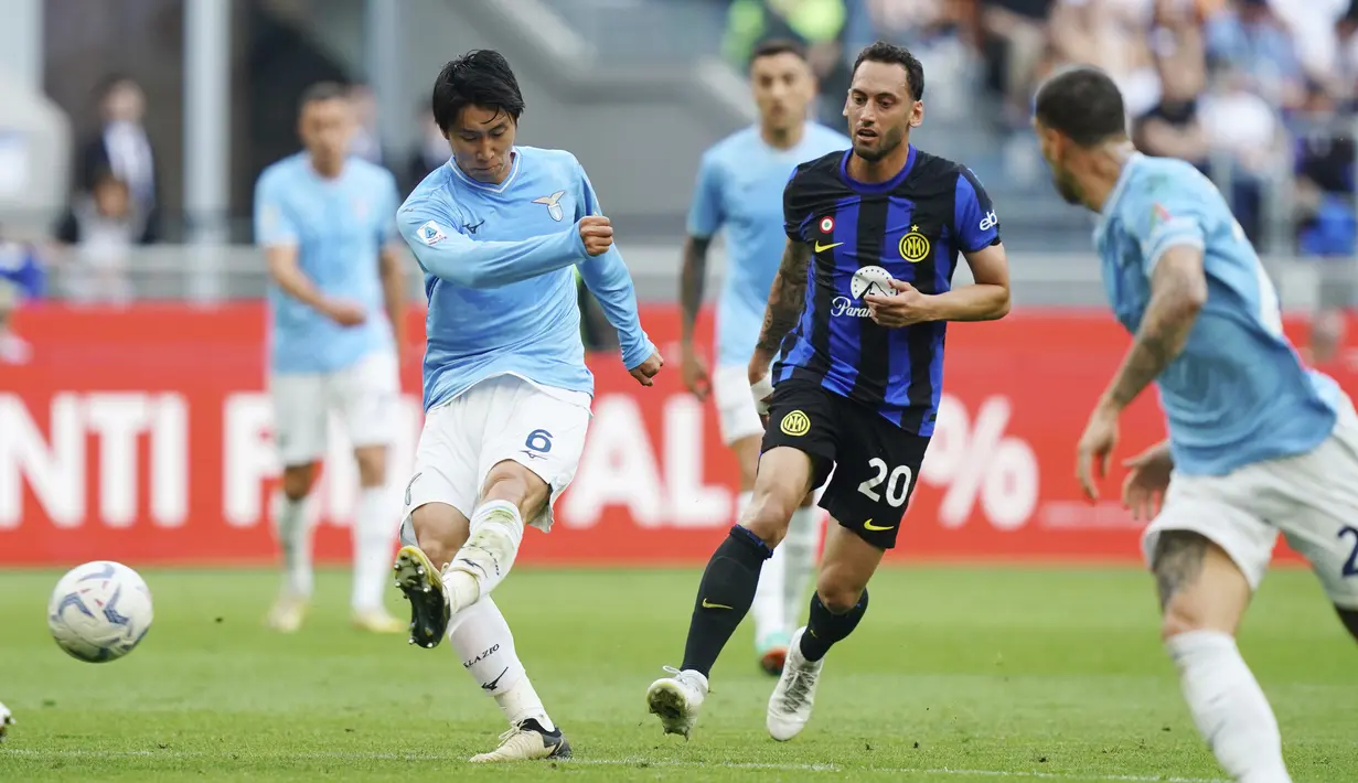 Inter Milan sempat tertinggal lebih dulu akibat gol Daichi Kamada di babak pertama. (Spada/LaPresse via AP)