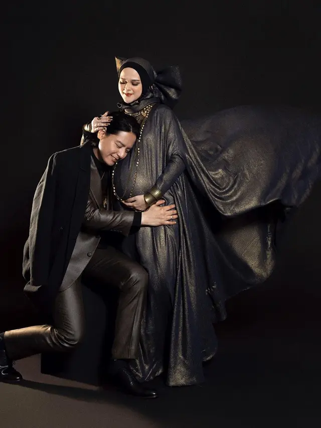 Tampil Kompak, Ini 6 Hasil Maternity Shoot Cut Meyriska dan Roger Danuarta
