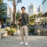 Rekomendasi Celana Chino Pria, Andalan Gaya Smart-Casual yang Selalu Relevan