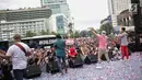 Penampilan grup band RAN saat kegiatan Millenial Road Safety Festival’ di Bundaran HI, Jakarta, Minggu (20/1). Kegiatan Millennial Road Safety Festival tersebut merupakan kampanye keselamatan berlalu lintas. (Liputan6.com/Faizal Fanani)