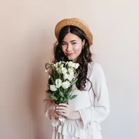 Menjadi perempuan./Copyright&nbsp;freepik.com/author/lookstudio