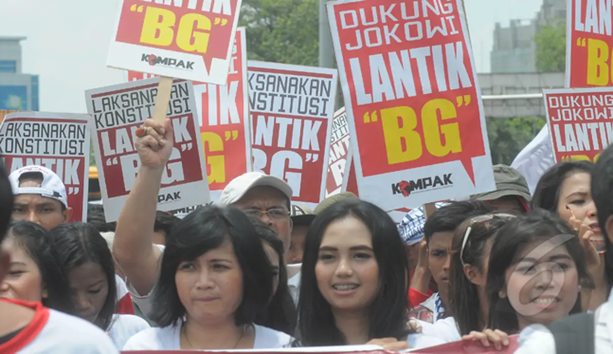 Massa yang tergabung dalam Kompak pendukung Komjen Budi Gunawan melakukan aksi di depan Istana Merdeka, Jakarta, Senin (16/2/2015). (Liputan6.com/Herman Zakharia)