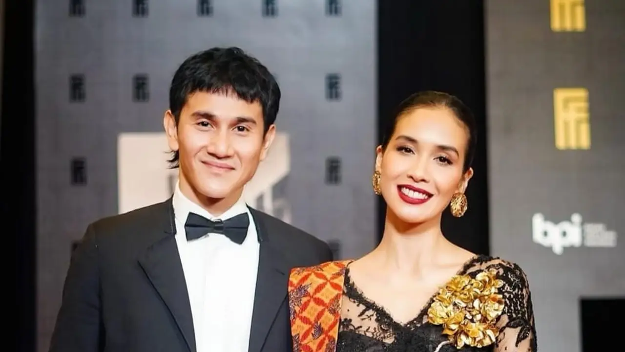 Vino G Bastian baru saja merayakan hari jadi pernikahan yang ke-11. Di momen tersebut, sang aktor pun memberikan kata cinta untuk sang istri