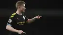 Gelandang Manchester City, Kevin De Bruyne berselebrasi usai mencetak gol ke gawang Arsenal pada pertandingan lanjutan Liga Inggris di di Stadion Emirates, London (15/12/2019). Dalam pertandingan ini, De Bruyne mencetak dua gol dan mengantar City menang telak 3-0 atas Arsenal. (AP Photo/Ian Walton)