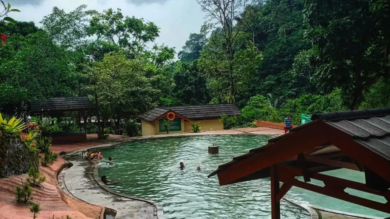 Khasiat Berendam di Pemandian Air Panas Gunung Galunggung Sembuhkan Penyakit Kulit