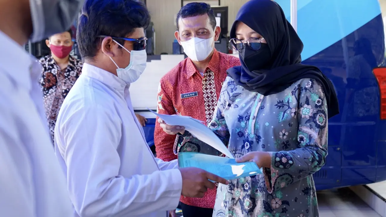Data kependudukan braille untuk tunanetra Banyuwangi. (Dian Kurniawan/Liputan6.com)