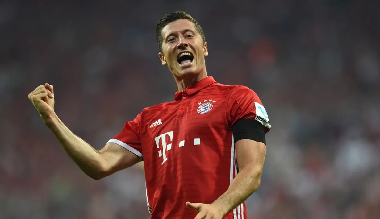 Bayern Munchen mengawali Bundesliga 2016-2017 dengan kemenangan 6-0 atas Werder Bremen di Allianz Arena, Munchen, Sabtu (27/8/2016) dini hari WIB. Robert Lewandowski mencatat hat-trick. (AFP/Christof Stache)