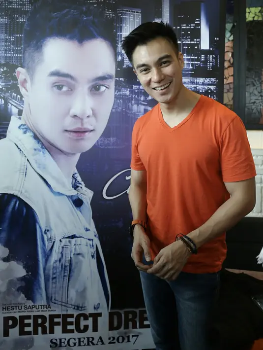 "Kalau film saya sangat pemilih ya. Saya mau di-direct sama sutradara yang bagus. Banyak tawaran film tapi belum ada yang saya pilih," ucap Baik Wong saat ditemui di kawasan SCBD, Sudirman, Jakarta Selatan, Selasa (7/2/2017). (Galih W. Satria/Bintang.com)