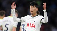 Son Heung-min. Sayap kiri Korea Selatan berusia 30 tahun yang telah membela Tottenham Hospur selama 8 musim sejak didatangkan dari Bayer Leverkusen pada awal musim 2015/2016 ini kini mempunyai nilai pasar 75 juta euro atau setara Rp1,12 triliun. Pada musim 2022/2023 ini ia telah bermain dalam 11 laga di semua ajang dengan torehan 3 gol dan 1 assist. (AFP/Isabel Infantes)