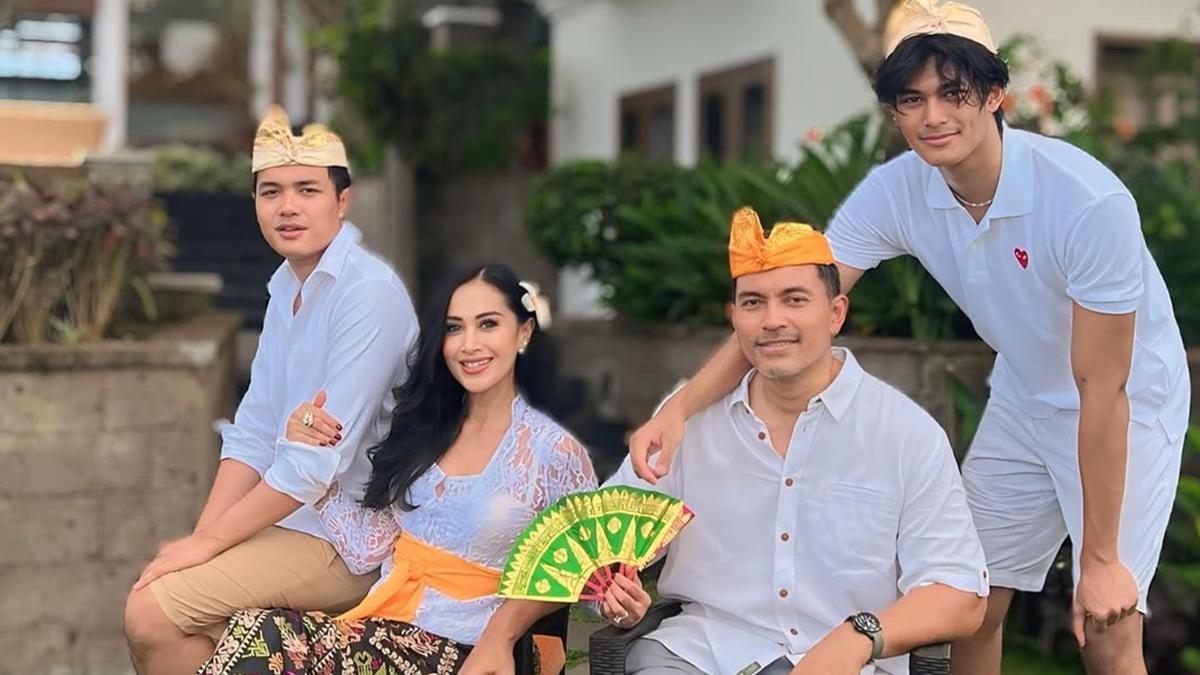 7 Gaya Artis Rayakan Galungan 2025, dari Kebaya Bali hingga Kasual