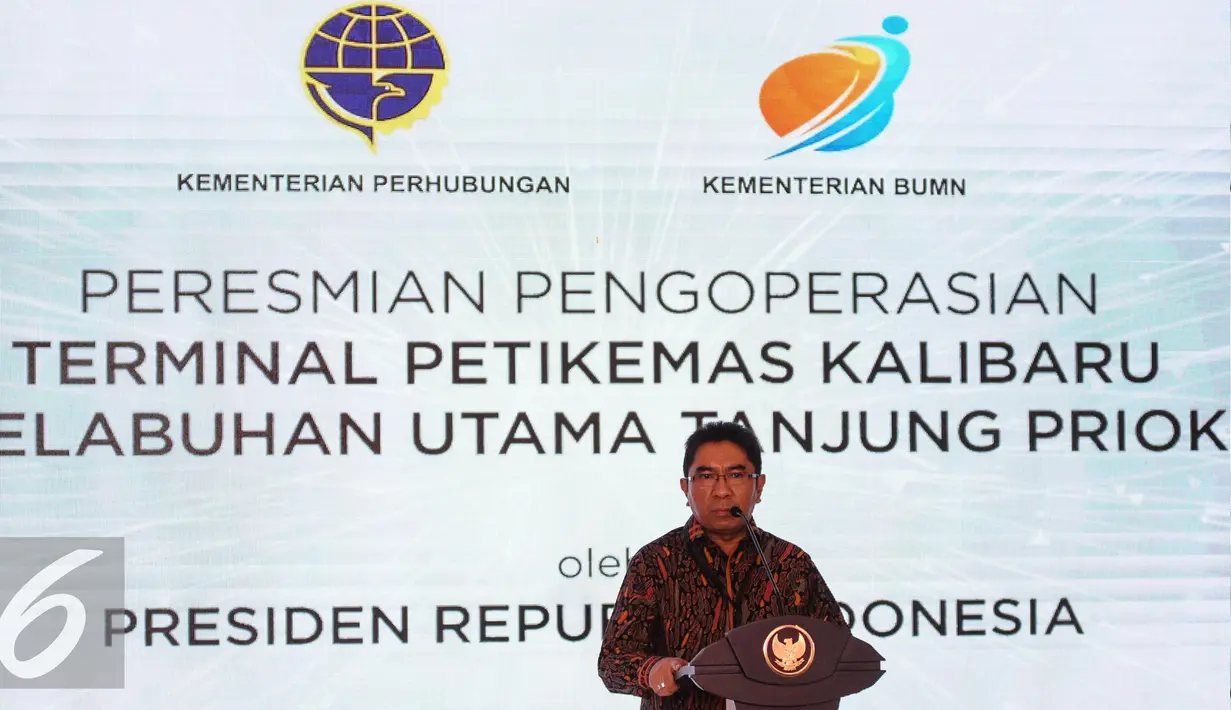 Direktur Utama PT Pelindo II Elvyn G Masassya memberikan sambutan dalam peresmian -Terminal Petikemas Kalibaru, Pelabuhan Utama Tanjung Priok atau New Priok Container Terminal (NPCT) 1 di Jakarta, Selasa (13/9). (Liputan6.com/Faizal Fanani)